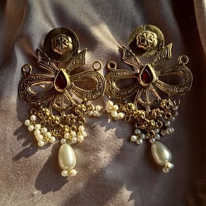 vintage bow pearl earrings (red stone)